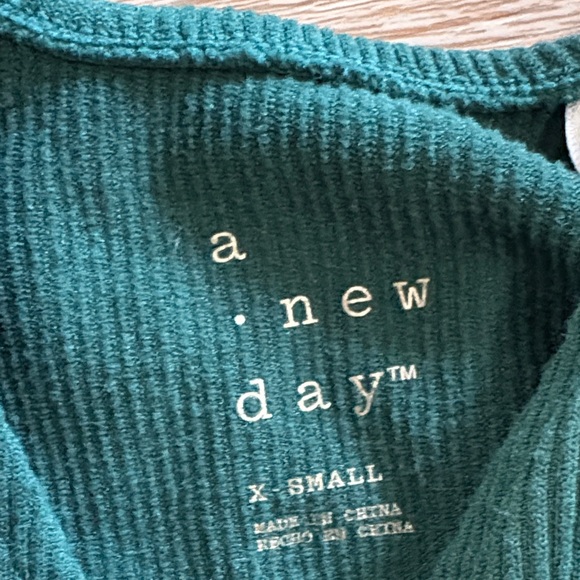 a new day Deep Green Long Sleeve V-Neck Top - Picture 2 of 2